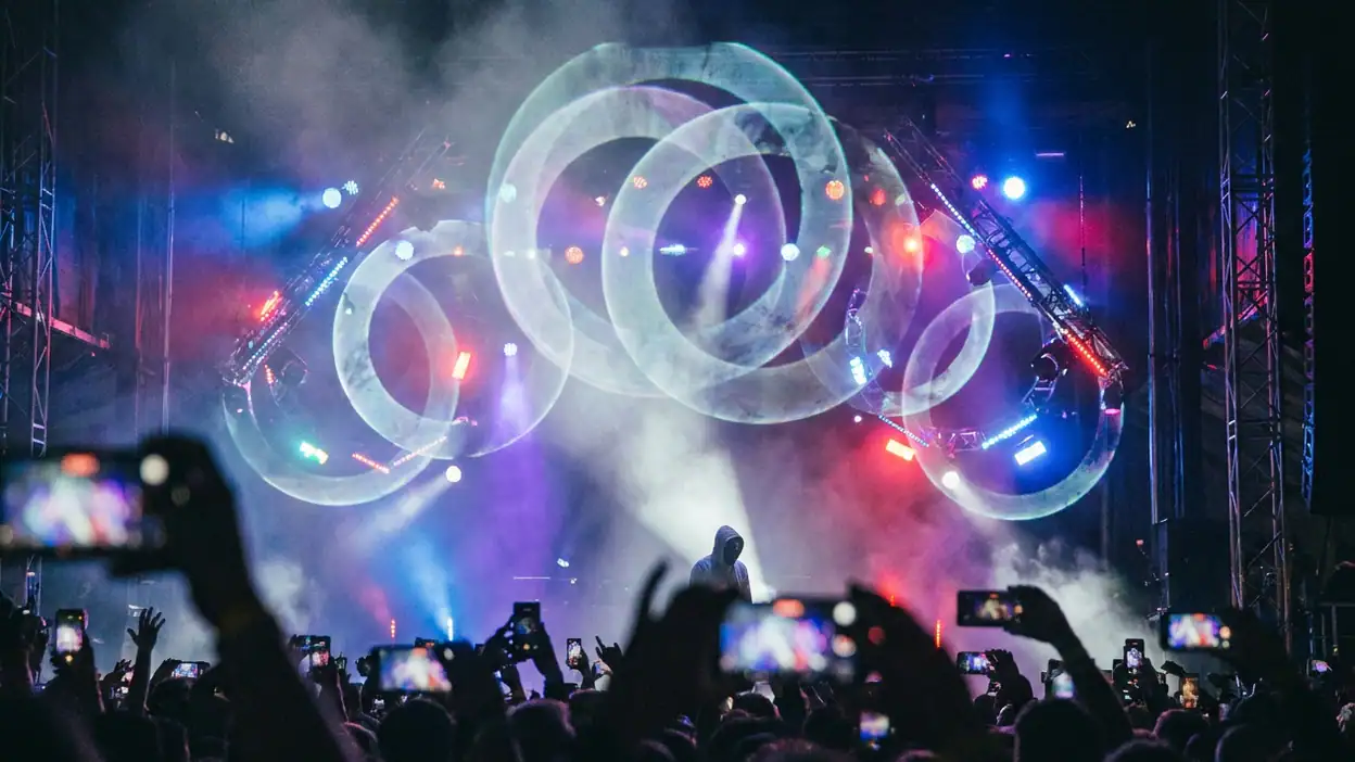 TikTok: Wie Videos, Shop und LIVE das soziale Netzwerk revolutionieren header