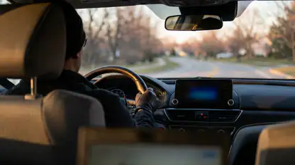 Android Autoが示す車載アプリの新基準は「できること」より「させないこと」 header