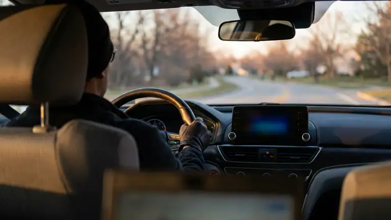 Android Autoが示す車載アプリの新基準は「できること」より「させないこと」 header