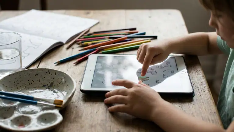 Coloring Games: Color & Paintは誰に向くか　手軽さの学びと創作性の弱点を検証 header