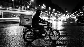 Uber Eats(ウーバーイーツ)の新機能と改善: AndroidとiOSでの進化を詳しく解説 header