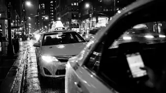 ウーバー Uber Taxi:シンプルさとスピードで交通を変革 header