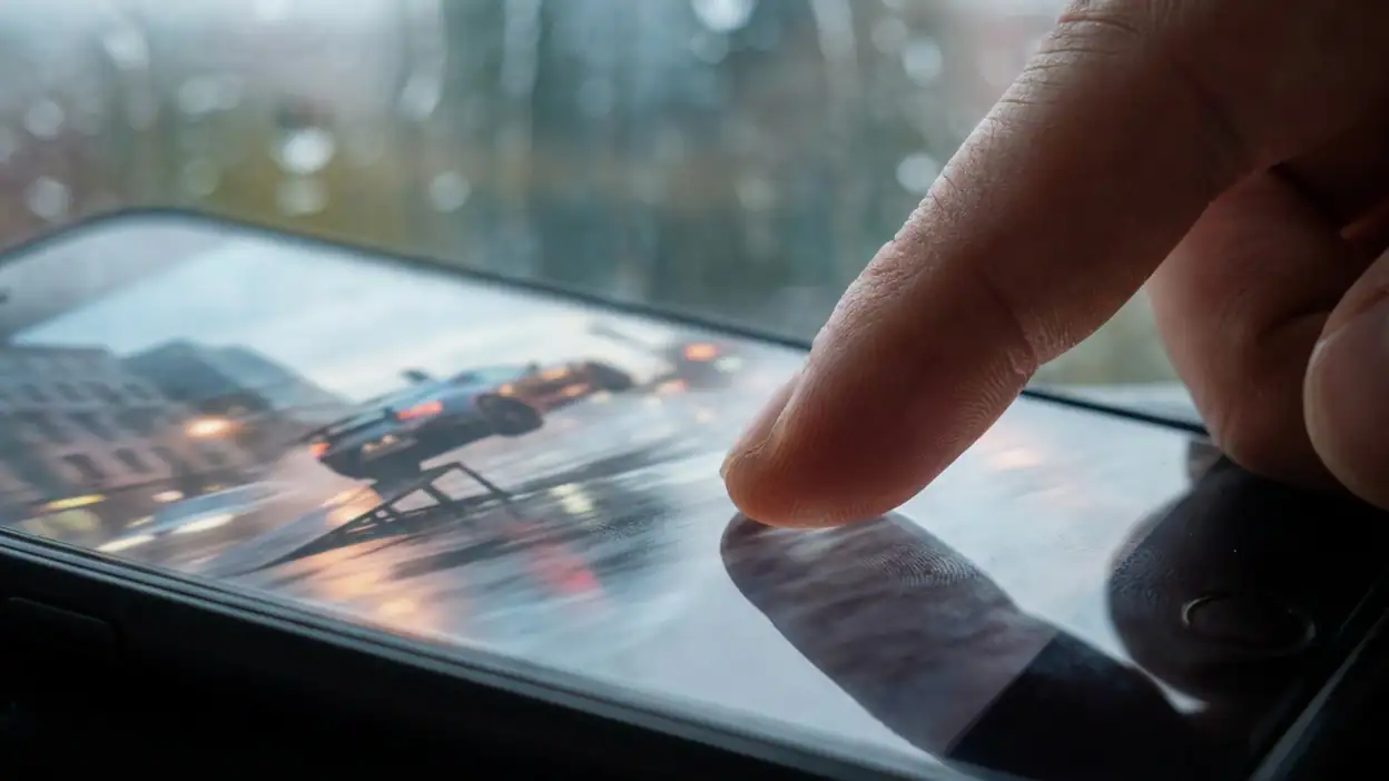 Asphalt 8 zamienia krótką przerwę w mały wyścig adrenaliny header